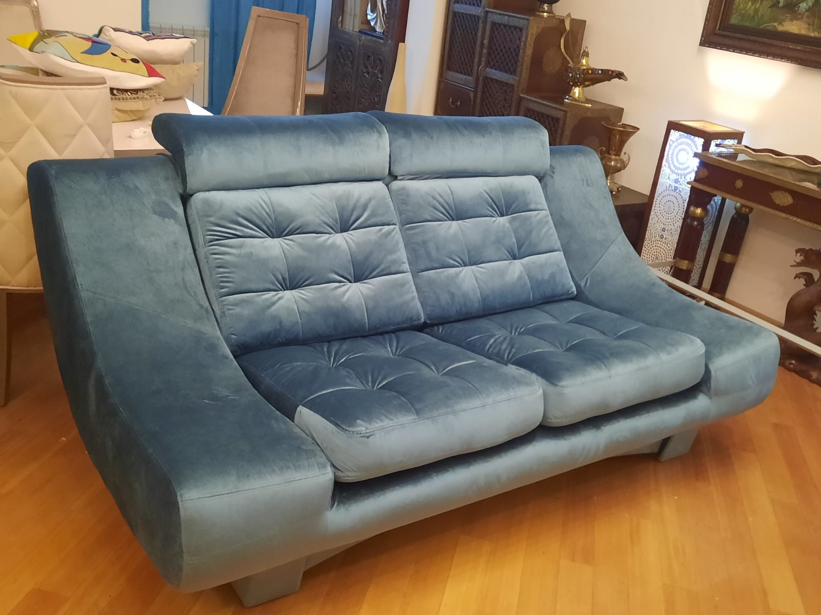 Обивка дивана на дому. Маркс